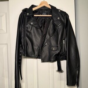 Black Cropped Leathere jacket